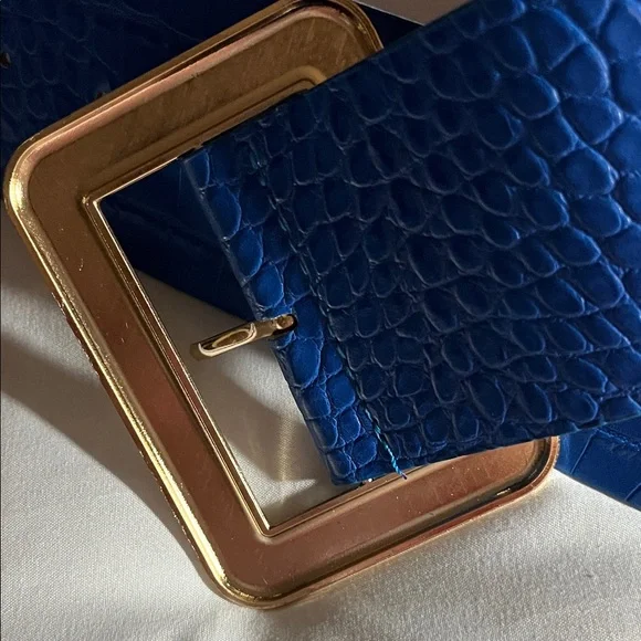 Blue Croc-Embossed Belt with Silver Buckle vintage - Picture 2 of 3